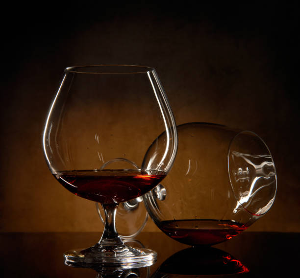 Snifters mit Brandy oder Cognac – Foto