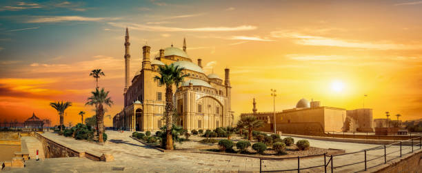 la mezquita de muhammad ali - cairo egypt mosque minaret fotografías e imágenes de stock
