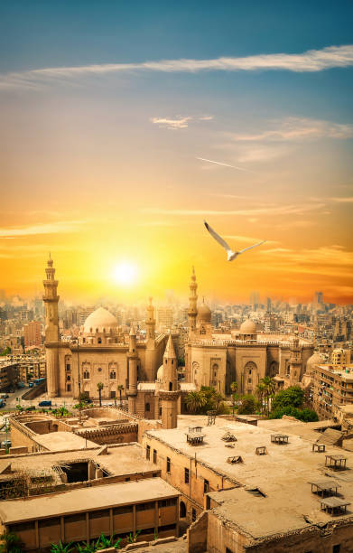 el sultán hassan en el cairo - cairo egypt mosque minaret fotografías e imágenes de stock