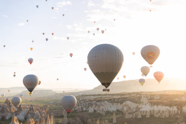 mongolfiere colorate, cappadocia - traditional festival adventure air air vehicle foto e immagini stock