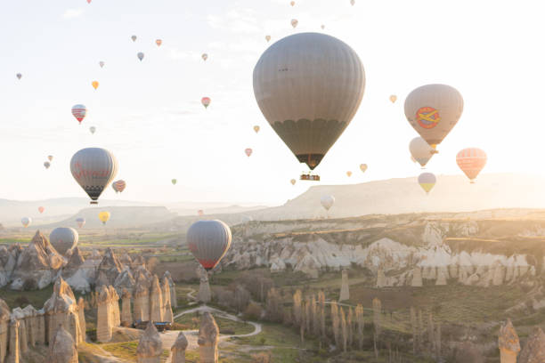 mongolfiere colorate, cappadocia - traditional festival adventure air air vehicle foto e immagini stock