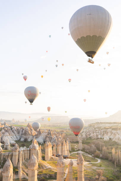 mongolfiere colorate, cappadocia - traditional festival adventure air air vehicle foto e immagini stock