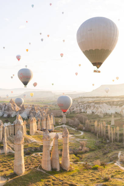 mongolfiere colorate, cappadocia - traditional festival adventure air air vehicle foto e immagini stock