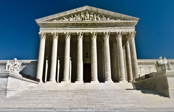 istock Supreme Court & Politics 1293362204