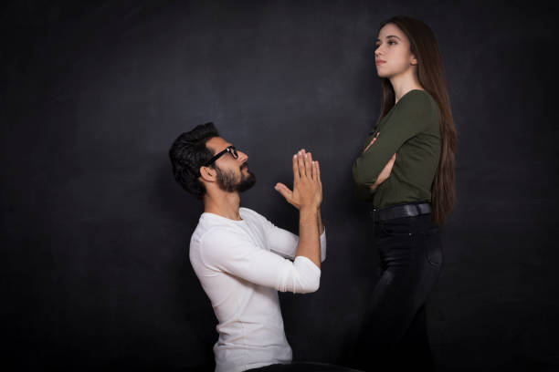 indian man and europan girlfriend - persuasion pleading men women imagens e fotografias de stock