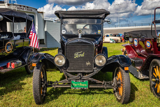 1914 Ford Model T 3 Door Touring Daytona Beach, FL - November 27, 2020: 1925 Ford Model T touring car at a local car show. model t ford stock pictures, royalty-free photos & images