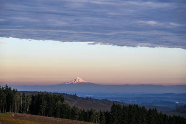 istock Mt Hood glows on the horizon 1293365357