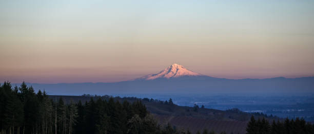 istock Mt Hood glows on the horizon 1293365900