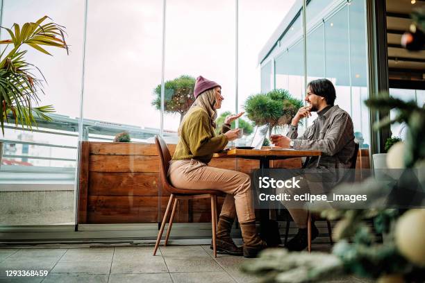 Thank You For Your Time Stock Photo - Download Image Now - Restaurant, Dating, Couple - Relationship