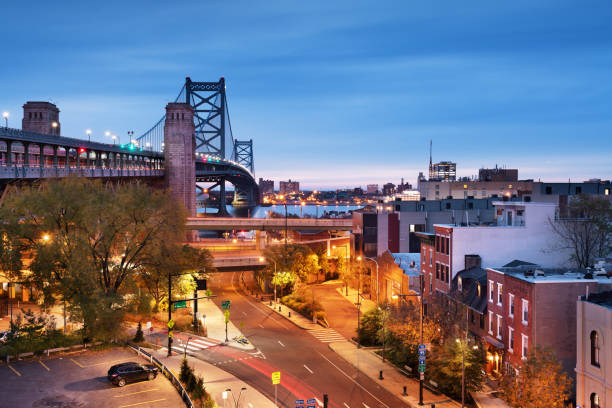 フィラデルフィア、ペンシルベニア州、米国、ベンジャミン・フランクリン橋 - benjamin franklin parkway ストックフォトと画像