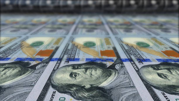 aktuelle hundert us-dollar gedruckt - money printing concept stockfoto - geld drucken stock-fotos und bilder
