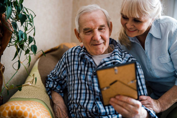 istock Couple looking at the picture 1293483371