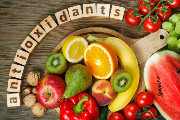 vitamine in obst und gemüse - vitamin c vitamin a vitamin e vegetable stock-fotos und bilder