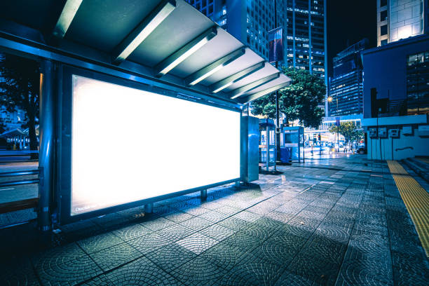 большой пустой пустой рекламный щит в ночное время - hong kong billboard asia china стоковые фото и изображения