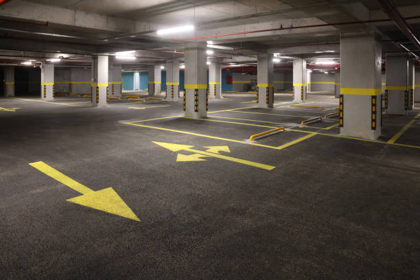 stationnement souterrain vide - parking photos et images de collection