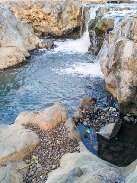 natura wodospad krajobraz widok scena indie rock - natural phenomenon waterfall rock tranquil scene zdjęcia i obrazy z banku zdjęć