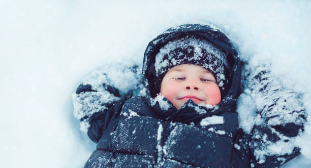 istock Little boy and snow 1293602915