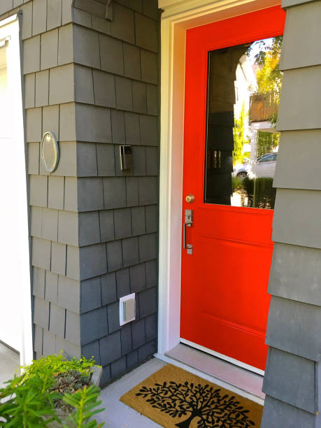 czerwone drzwi wejściowe - gmach swatch zdjęcia i obrazy z banku zdjęć