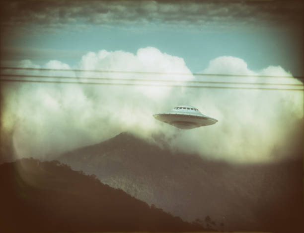antyczny niezidentyfikowany obiekt latający - vintage ufo zdjęcia i obrazy z banku zdjęć