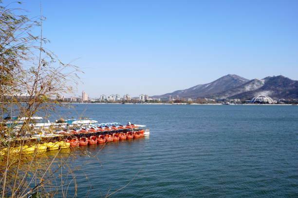 istock Xuanwu Lake in winter 1293722065