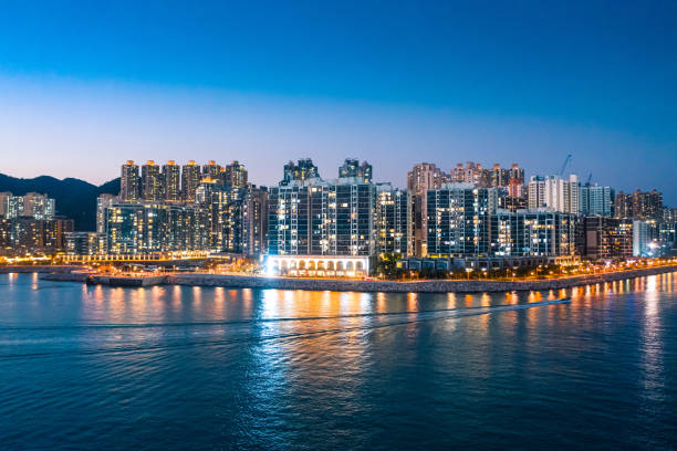 vista aerea degli appartamenti a tseung kwan o, hong kong - kowloon bay foto e immagini stock