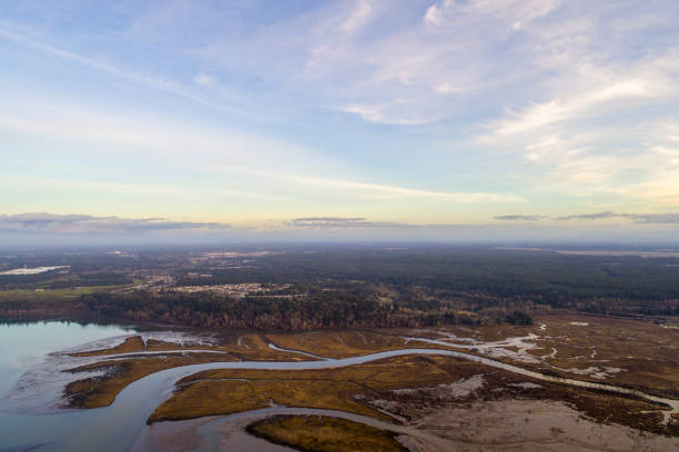 нисквалли достичь на закате - water tranquil scene puget sound cloudscape стоковые фото и изображения