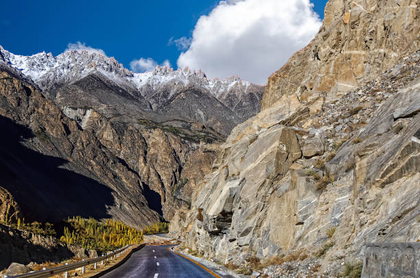 Karakoram highway in the mountains Karakoram highway and glacial Rocky mountains near the China Pakistan border k2 mountain panorama stock pictures, royalty-free photos & images