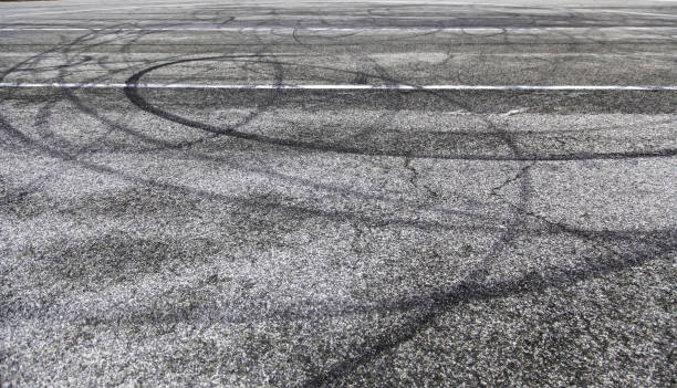 istock Wheel tracks on street 1293744600