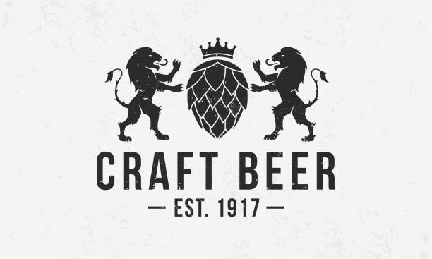 ilustraciones, imágenes clip art, dibujos animados e iconos de stock de monograma de cerveza heráldica. logotipo vintage de cerveza artesanal con siluetas de lúpulo y leones. cerveza crest con textura grunge. diseño de cartel para bar, pub, restaurante. ilustración vectorial - grunge shield coat of arms insignia