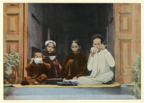 Annamite family at meal, Annam (Vietnam), Victorian colourised photograph 19th Century Vintage colourised photograph of an Annamite family at meal, Annam (Vietnam), Victorian 19th Century vietnamese culture photos stock pictures, royalty-free photos & images