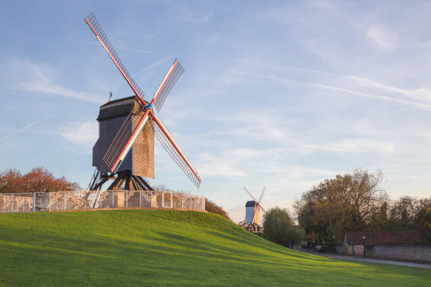 wiatrak brugia - belgium bruges windmill europe zdjęcia i obrazy z banku zdjęć