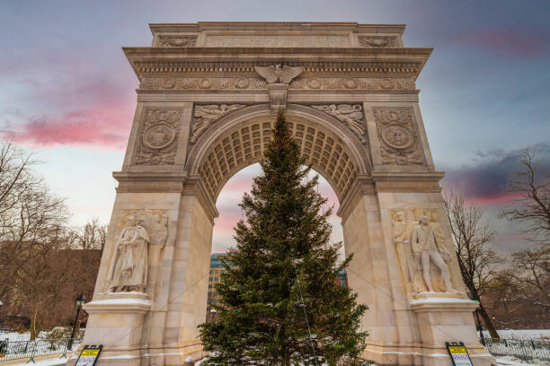 istock Christmas Tree in Washington Square Park 1293825339