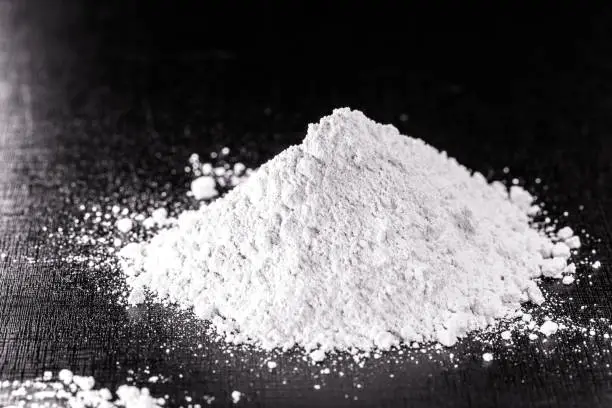 Photo of Barium chloride, a substance widely used in the metallurgy sector in tempering salts, with the purpose of increasing the hardness of iron alloys and steels