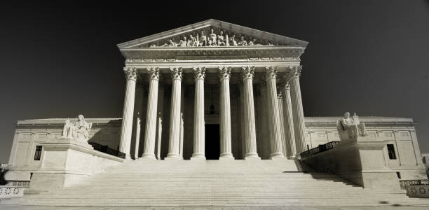 istock Supreme Court - Government 1293889350