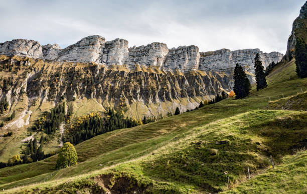 the seven stallions, eriz, emmental alps, switzerland - layered mountain peak summer light imagens e fotografias de stock