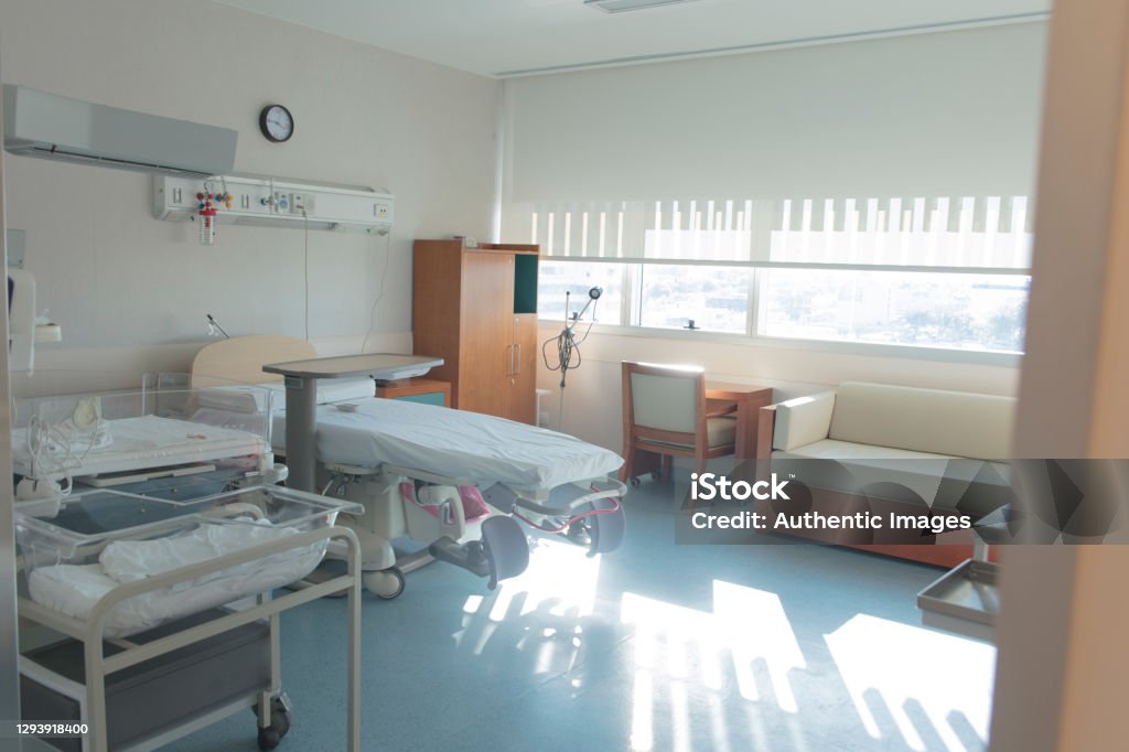 Empty delivery room at hospital inn a sunny day Delivery Room Stock Photo