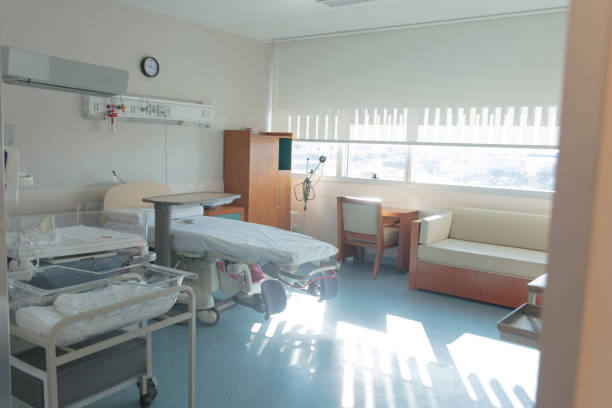 sala de parto vazia na pousada do hospital um dia ensolarado - delivery room - fotografias e filmes do acervo