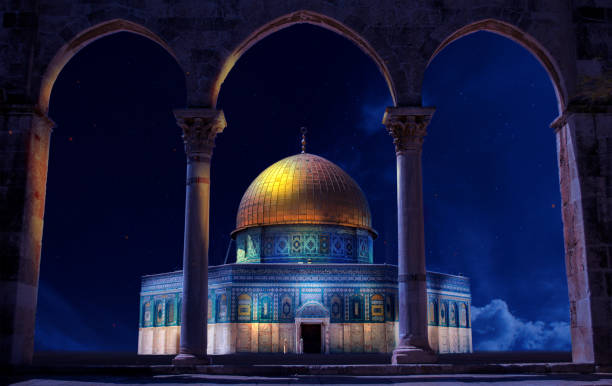 dôme du rocher dans la photo de stock de nuit de jérusalem - jerusalem dome of the rock israel temple mound photos et images de collection