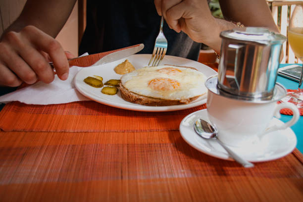 café da manhã alemão - graubrot - fotografias e filmes do acervo