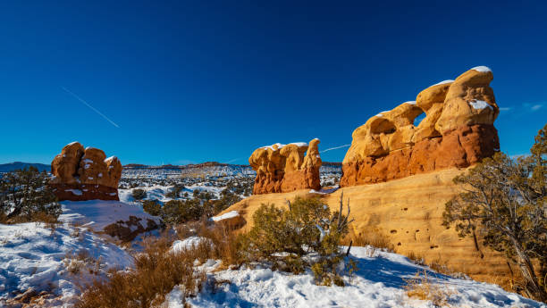 istock Contrails Over the Hoodoos of Devil's Garden 1294006992