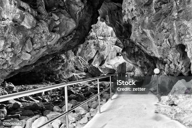Bm Jenolan Cave Free Bw Walk Stock Photo - Download Image Now - Entrance Hall, Stream - Body of Water, Aerial View
