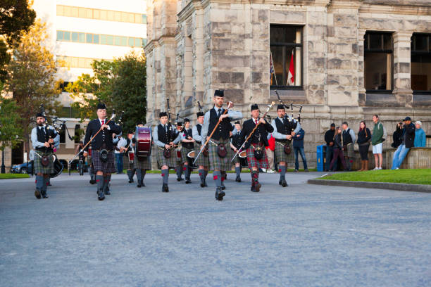 juegos de highland y festival celta - musical band marching band old marching fotografías e imágenes de stock