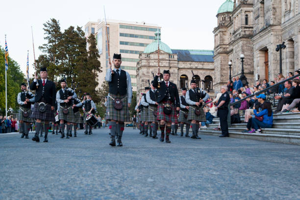 juegos de highland y festival celta - musical band marching band old marching fotografías e imágenes de stock