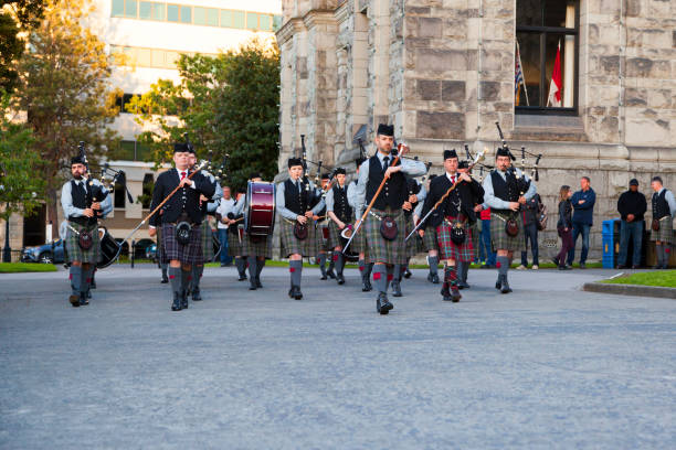 juegos de highland y festival celta - musical band marching band old marching fotografías e imágenes de stock