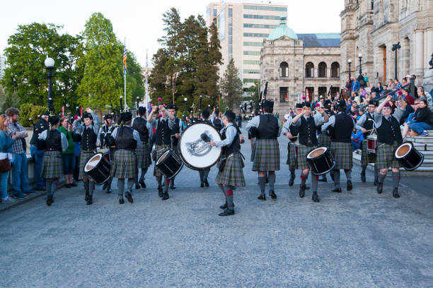 juegos de highland y festival celta - musical band marching band old marching fotografías e imágenes de stock