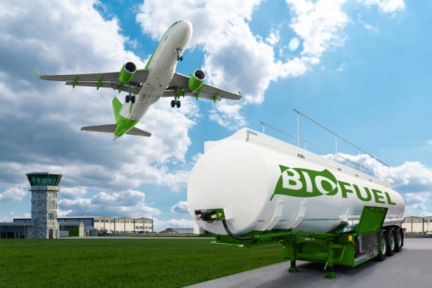 rimorchio per aerei e biocarburanti sullo sfondo dell'aeroporto. nuove fonti di energia - biofuel foto e immagini stock