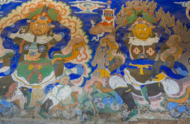 pinturas mural coloridas no mosteiro thiksey em leh-ladakh, caxemira - tibet monk architecture india - fotografias e filmes do acervo