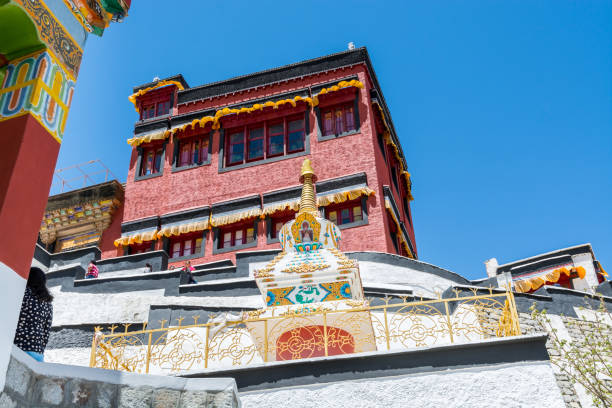 tradycyjny tybetański zabytkowy budynek w klasztorze thiksay gompa lub thiksay w leh-ladakh, kaszmir - tibet monk architecture india zdjęcia i obrazy z banku zdjęć
