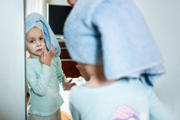 istock Child looking at the mirror 1294142390