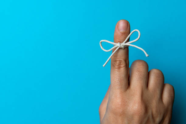 hand and string tied on index finger - reminder memories human finger string imagens e fotografias de stock
